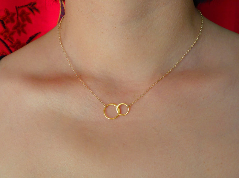 Two Linked Gold Circles Necklace – 18
